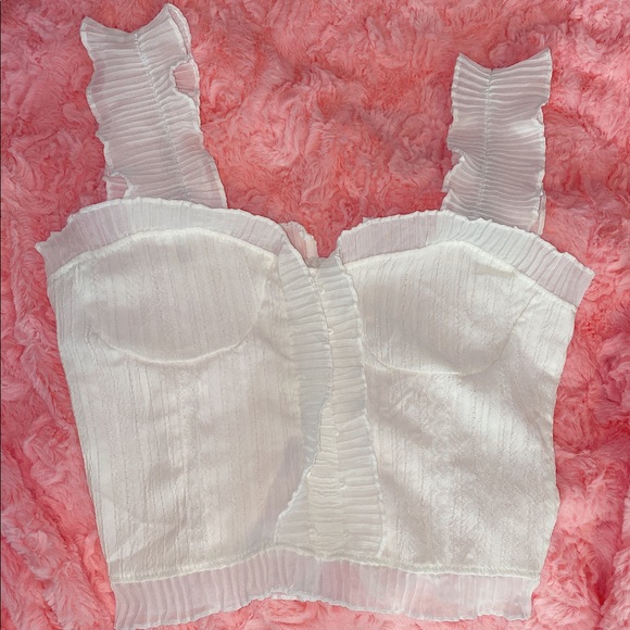 Tops - White Crop Top 💫